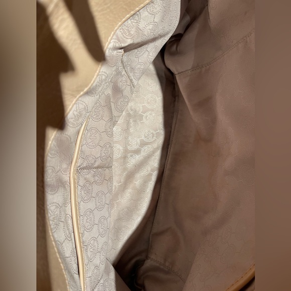Michael Kors Bag - mark on bottom of bag - Picture 2 of 5